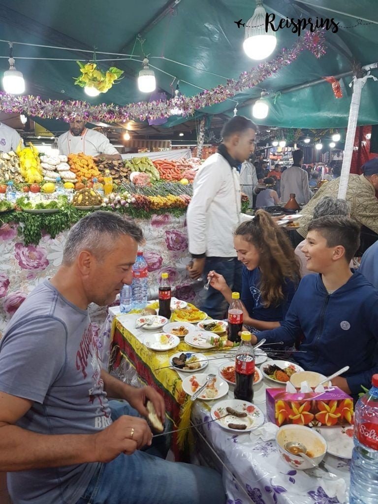 Eten op een Markt in Marrakech