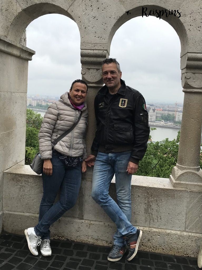 René en Carole tijdens hun verregende reis naar Boedapest.